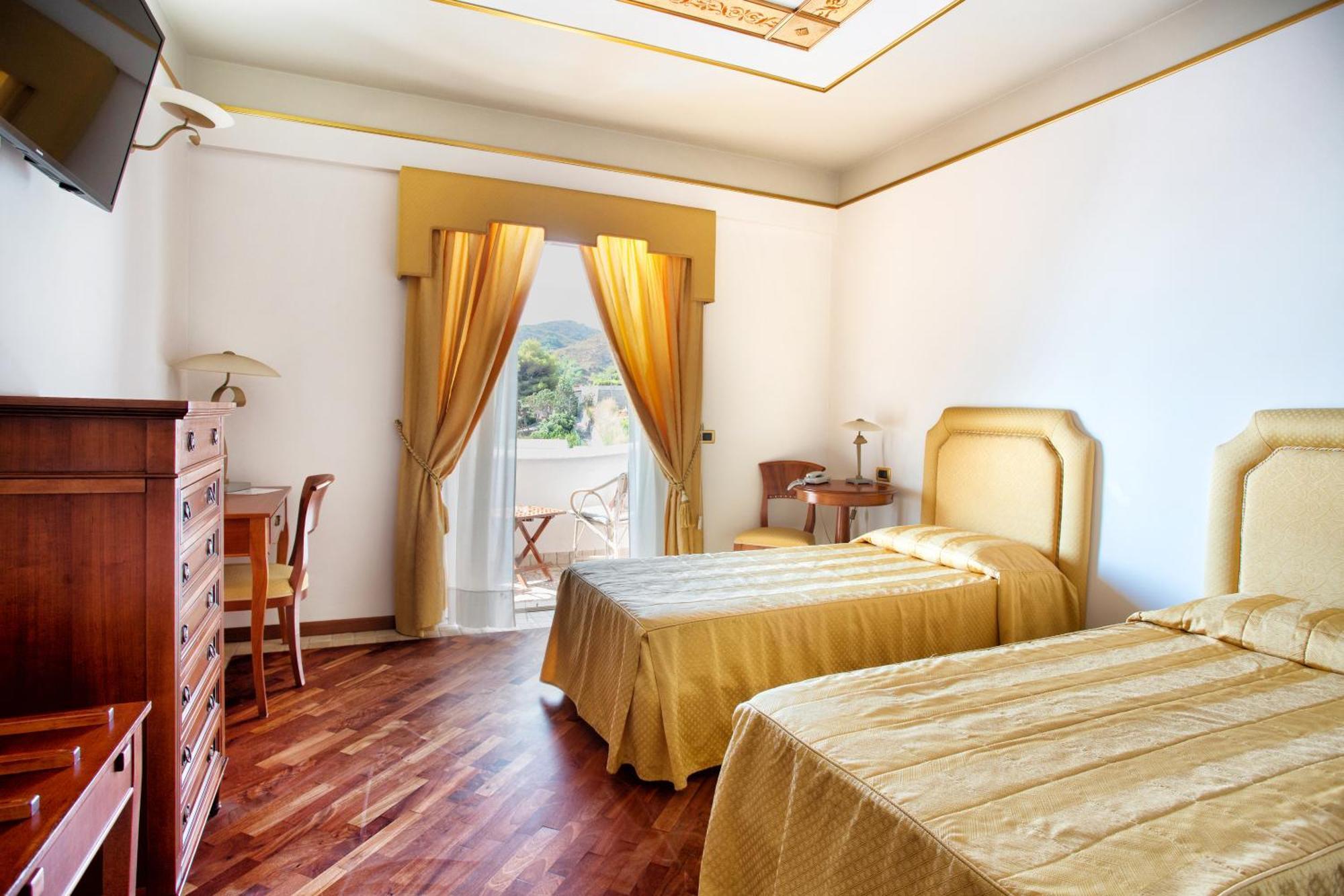 Hotel Tritone Lipari Bagian luar foto