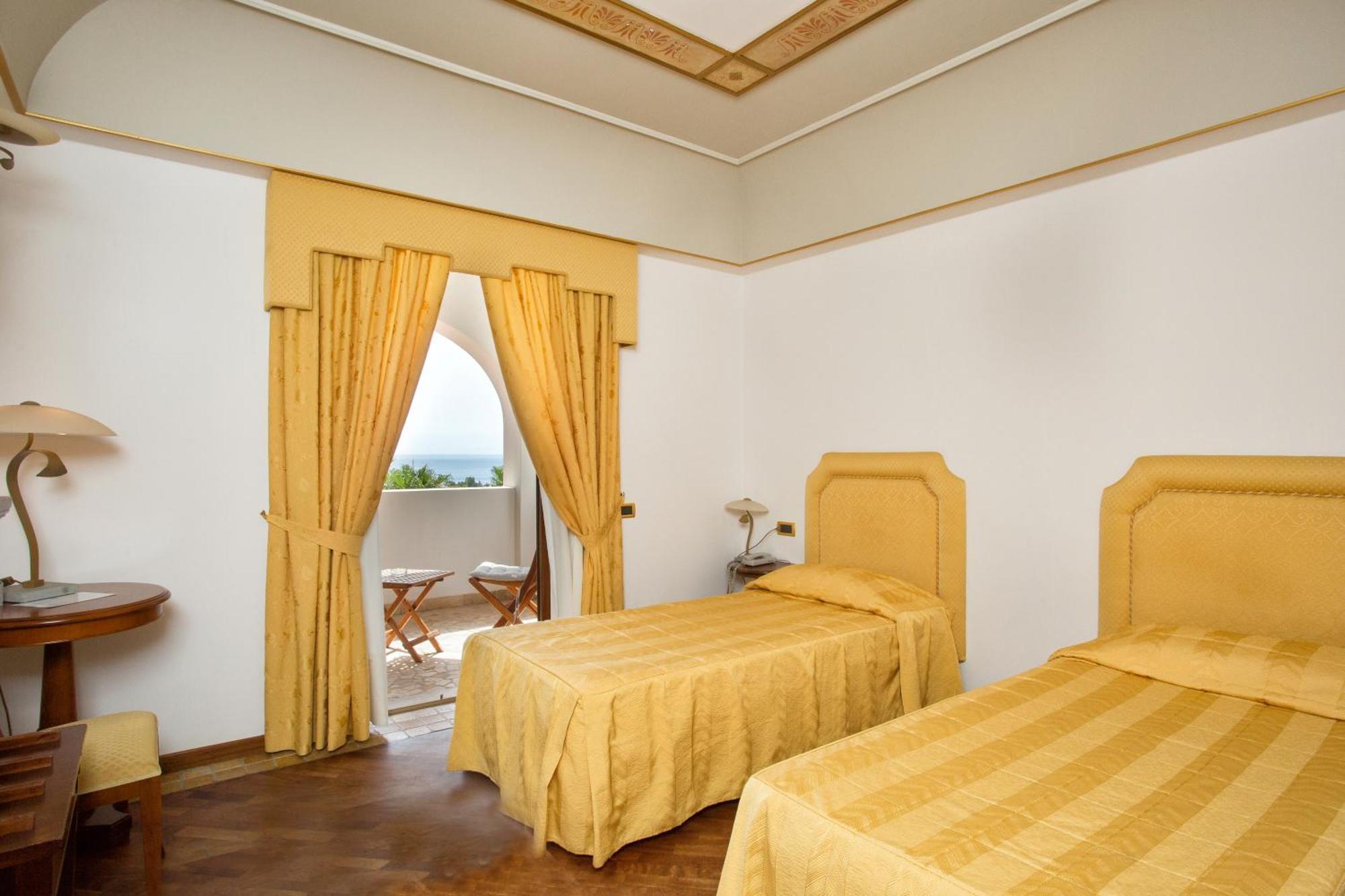 Hotel Tritone Lipari Bagian luar foto