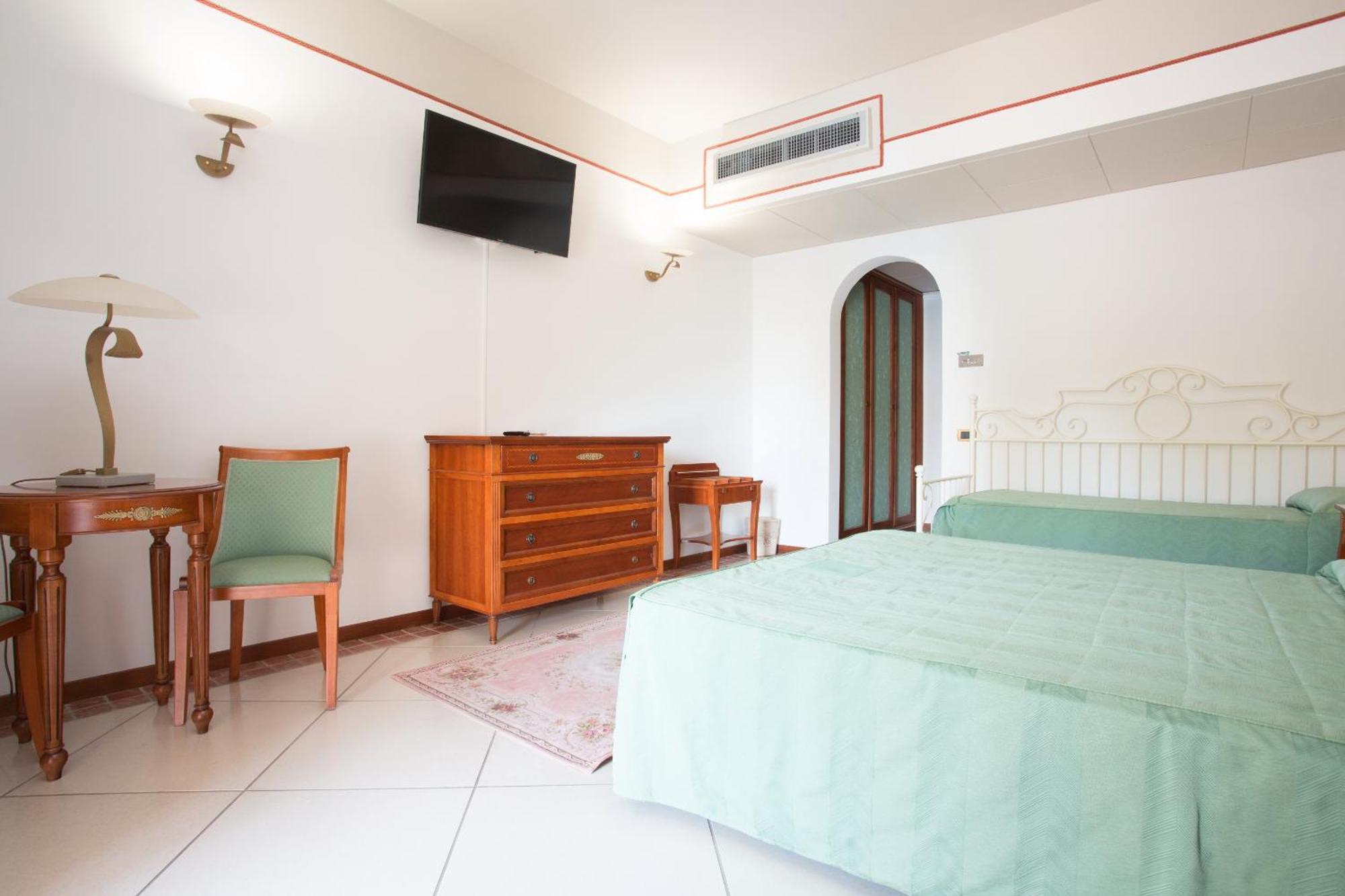 Hotel Tritone Lipari Bagian luar foto
